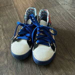 Great condition sonic high top sneakers